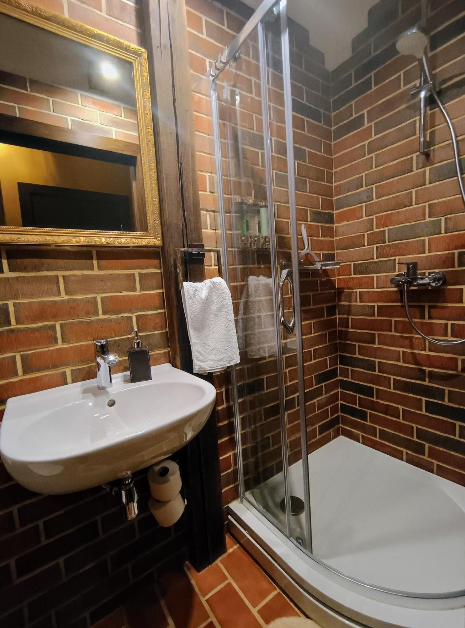 Apartamento Ernests' Unique Townhouse With Sauna, Hot Tub And Free Parking