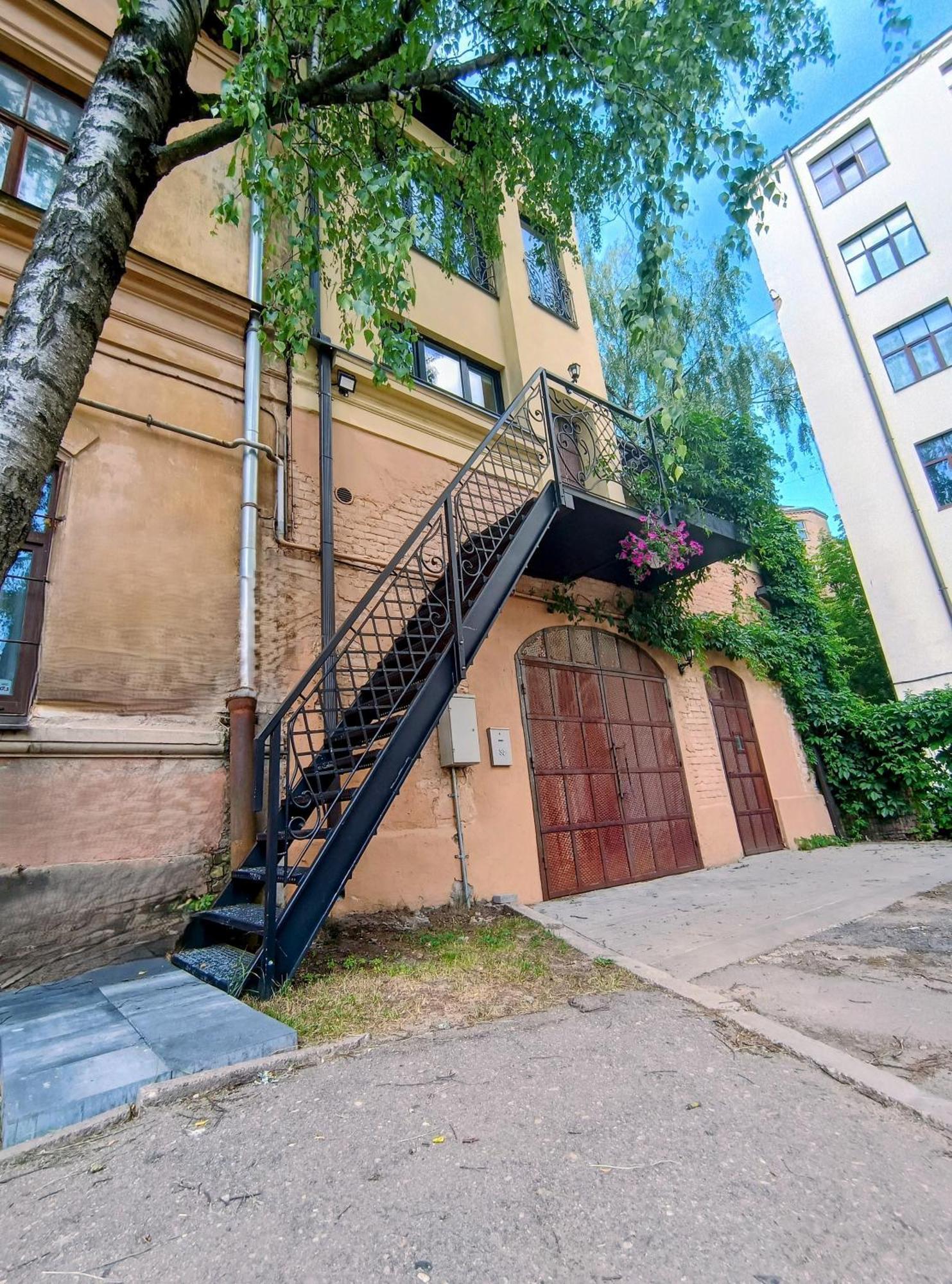 Apartamento Ernests' Unique Townhouse With Sauna, Hot Tub And Free Parking Riga