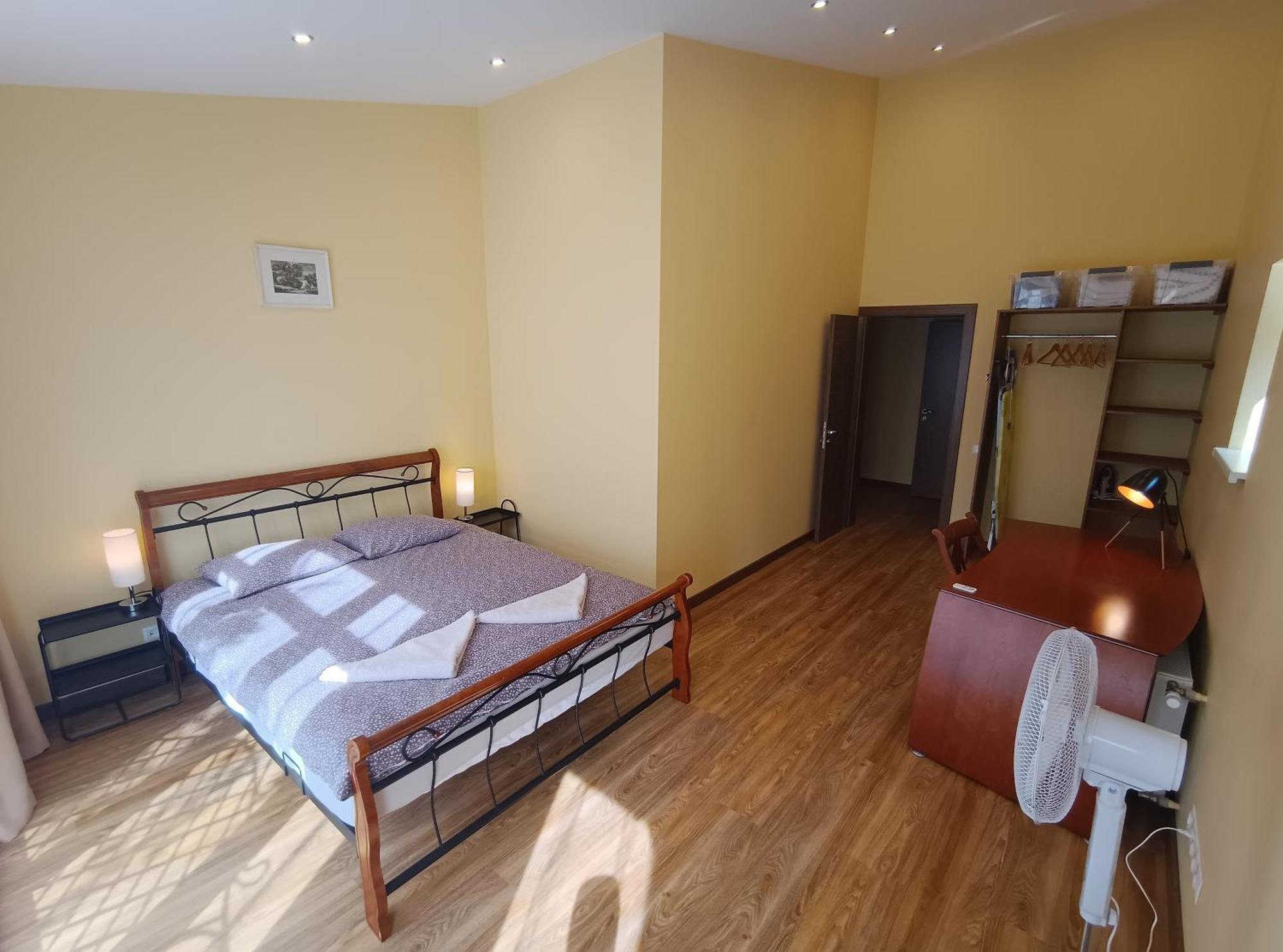 Apartamento Ernests' Unique Townhouse With Sauna, Hot Tub And Free Parking